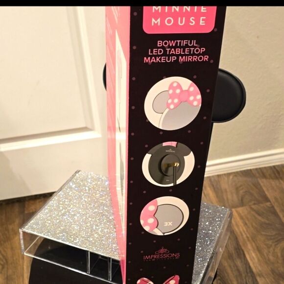 Impressions X Disney Minnie Mouse Bowtiful LED Tabletop Makeup Mirror - Picture 7 of 12